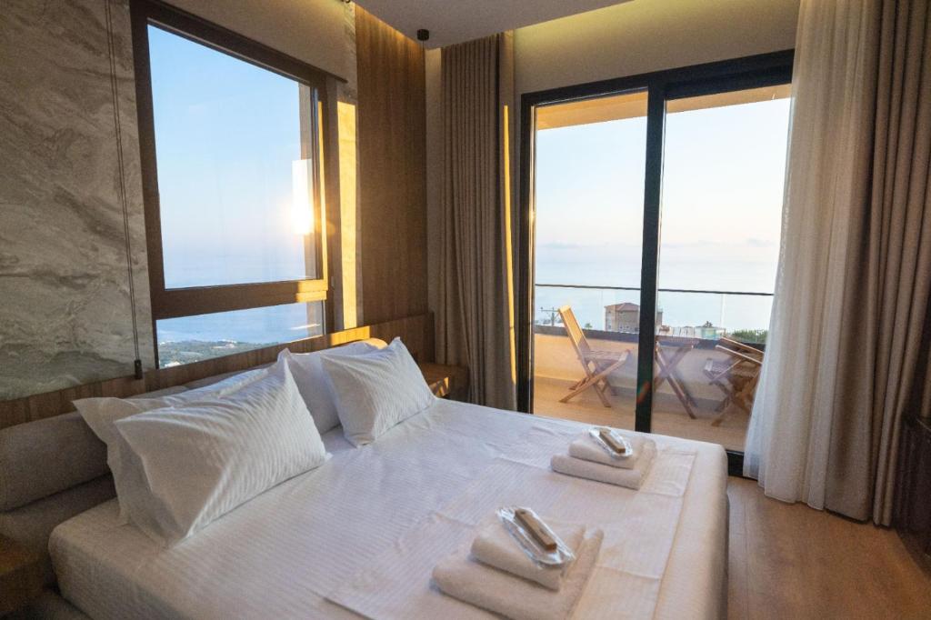 Superior Suite with Sea View | Aurum Hotel, Palasë